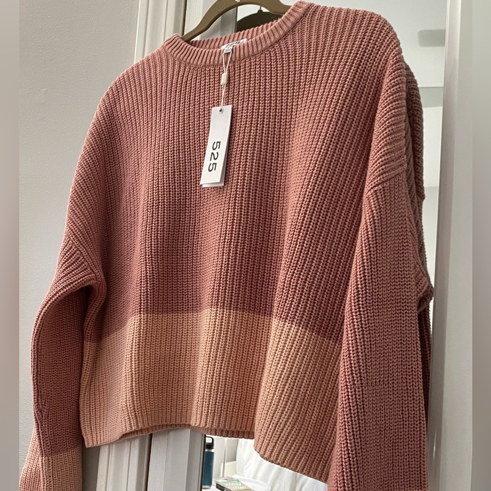 NWT 525 Sweater